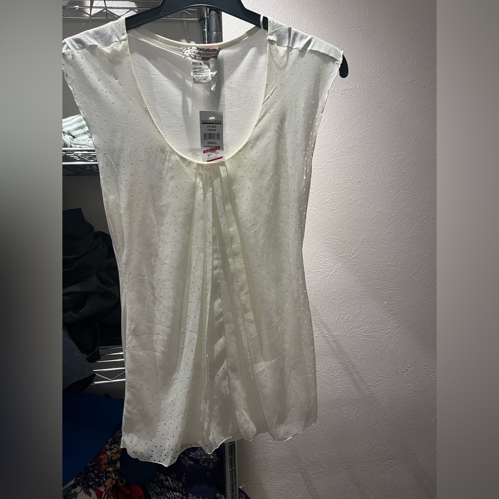 cutesy top white and a good fit